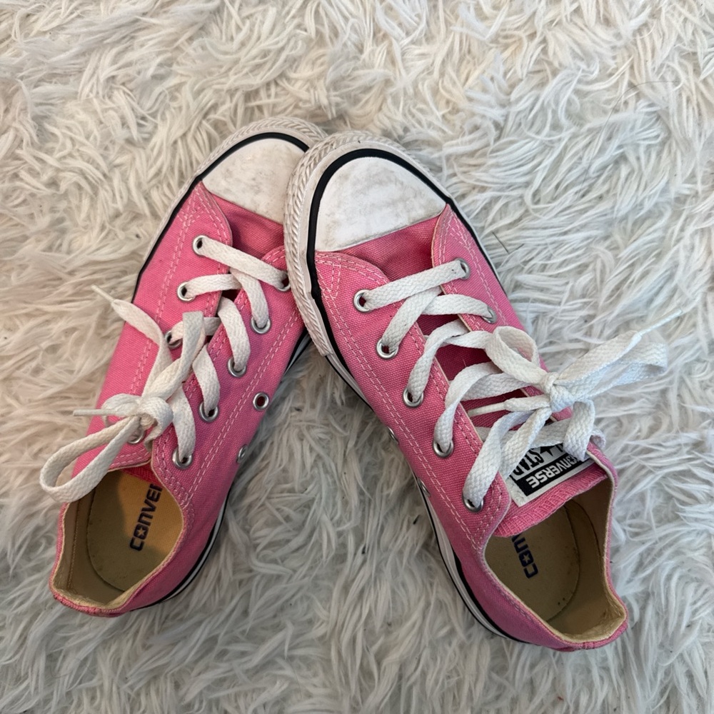Converse Kids Sneakers in Vibrant Pink